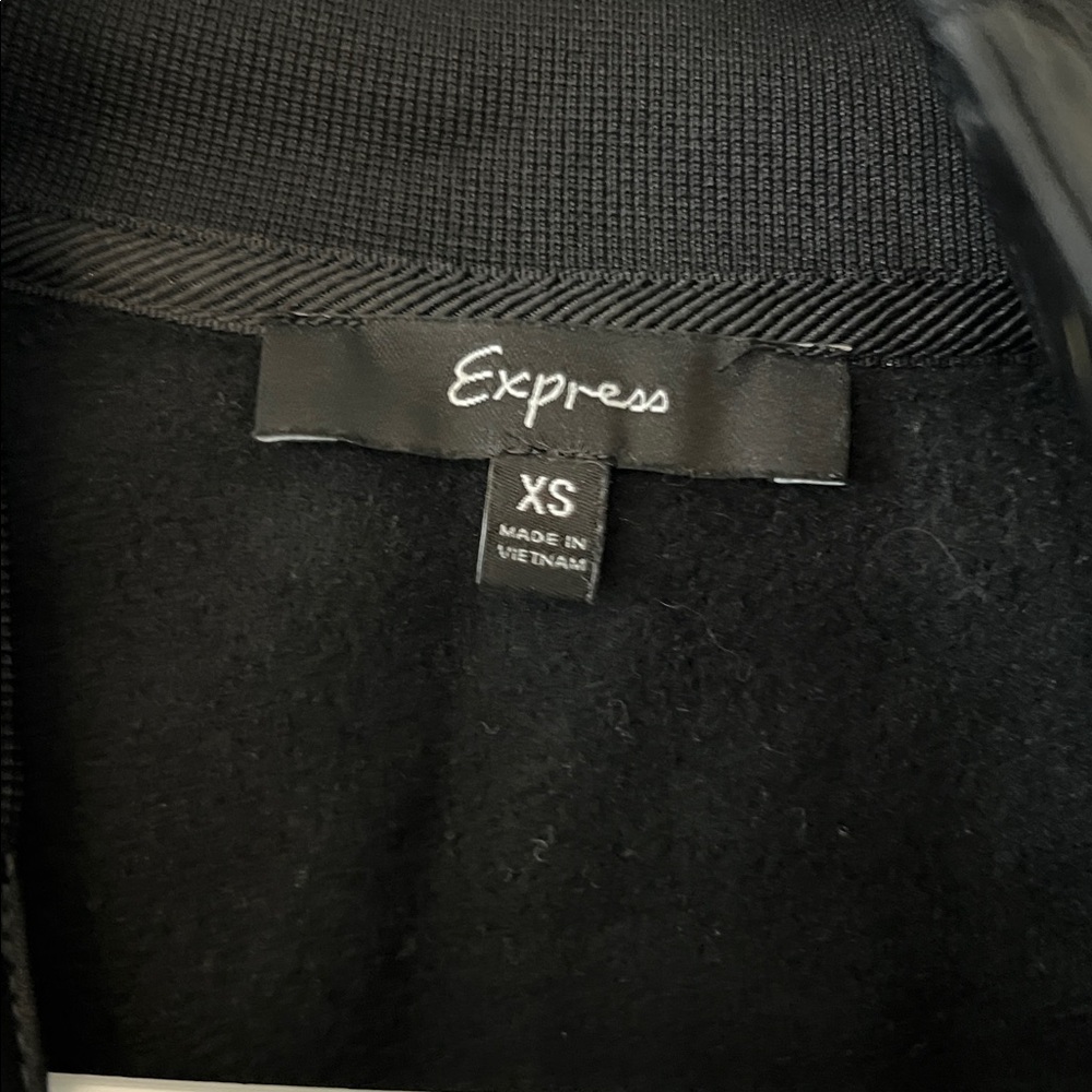 Express Cropped Jacket - Picture 2 of 3